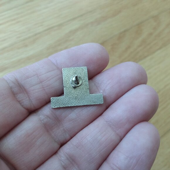 Vintage VOLVO PartsPower Hat Lapel Pin Tie Tack Truck 18 Wheeler Collectible - Picture 6 of 10